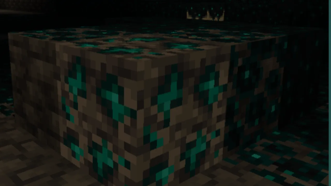 Raiyon's More Vanilla Tools addon: Sculkite armor with glowing ores