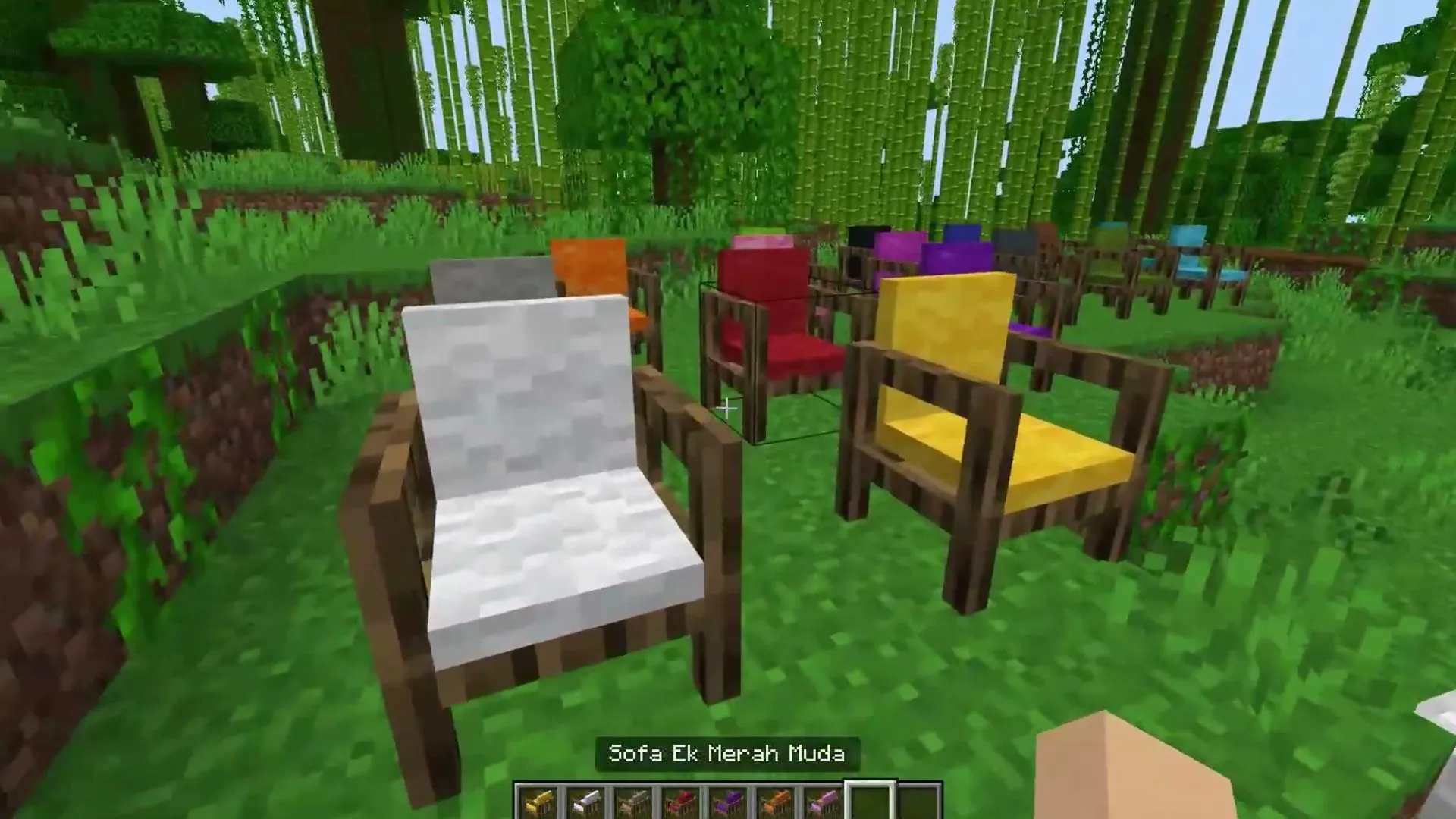 Rynnn's Furniture addon: Colorful chairs in a grassy forest