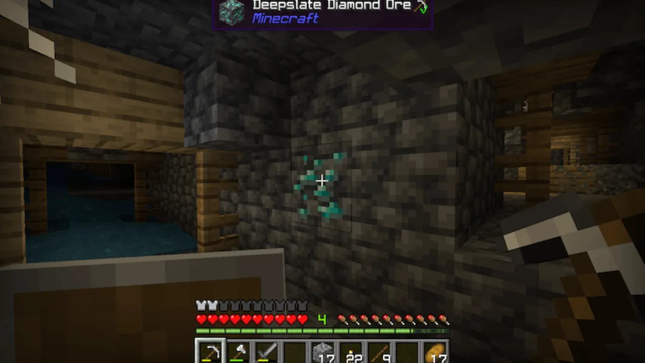 What Am I Looking At addon: Deepslate diamond ore in a cave
