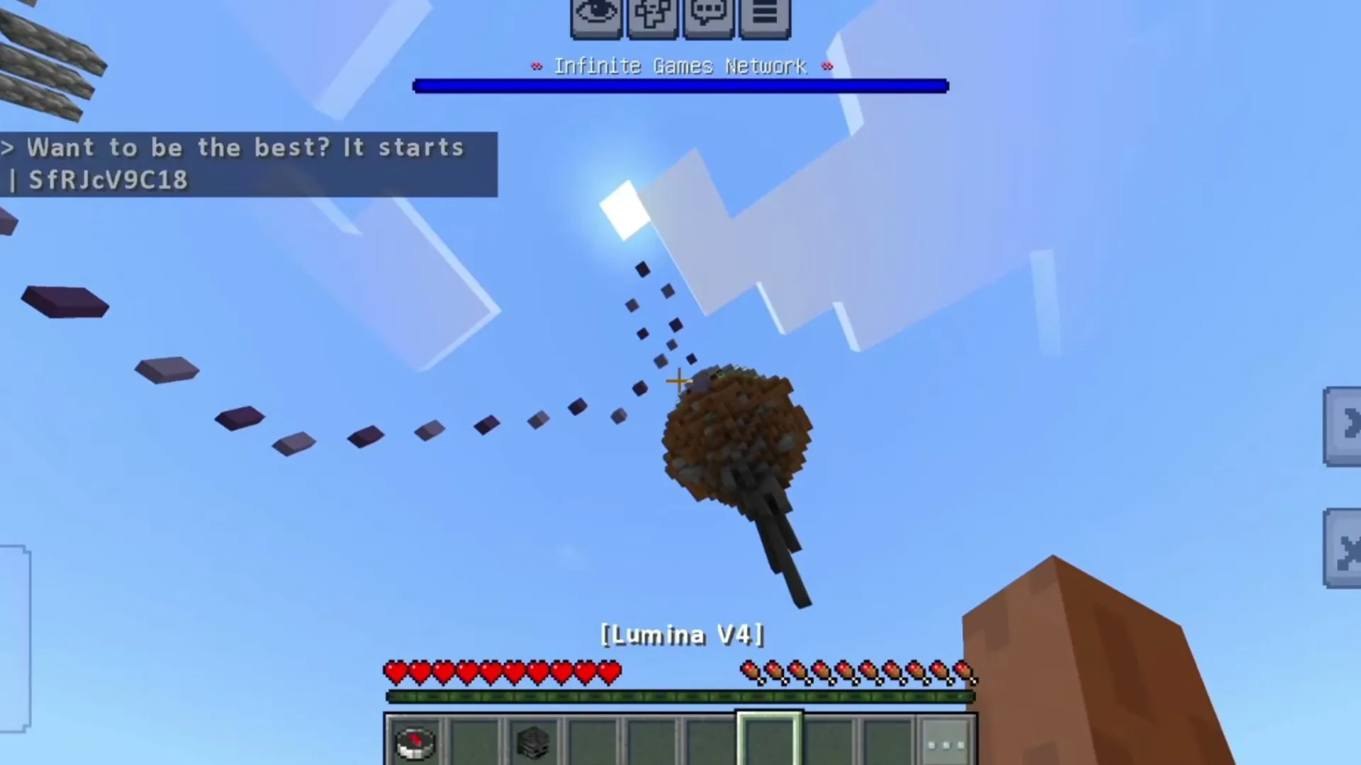 Lumina Client running in game on Minecraft PE